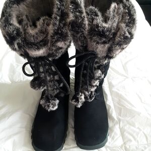 Brand New! Sketchers Woman's Winter Boots Size 10